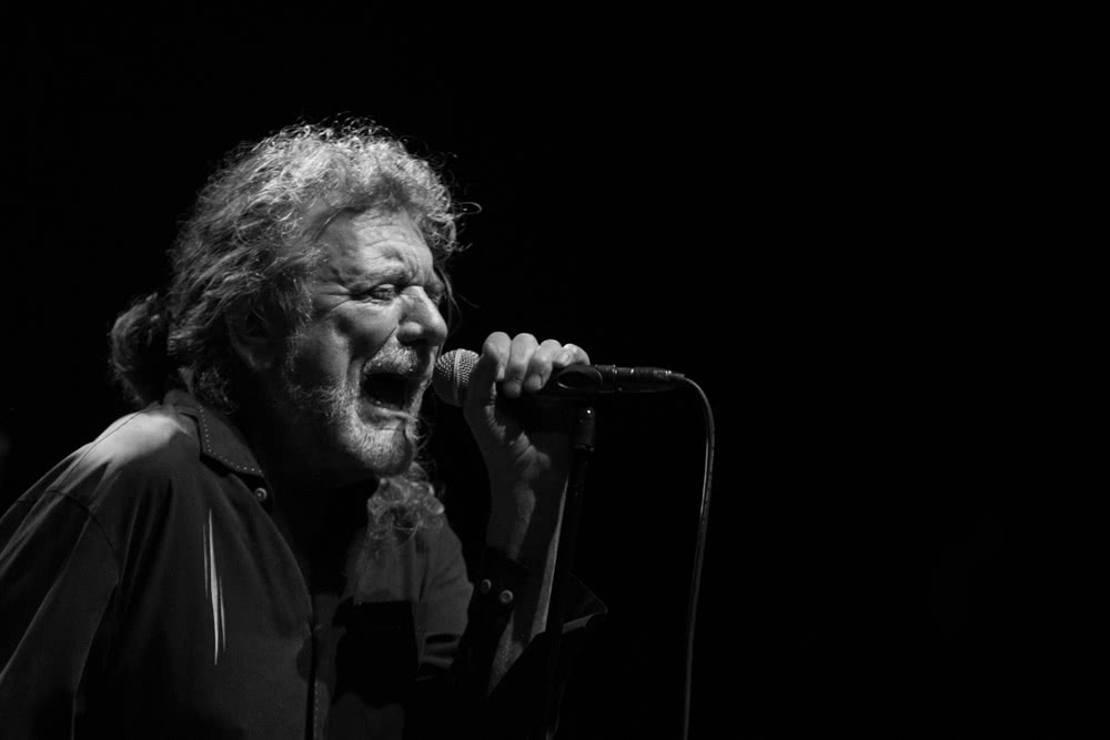 Robert Plant sings to Sydney's State Theatre